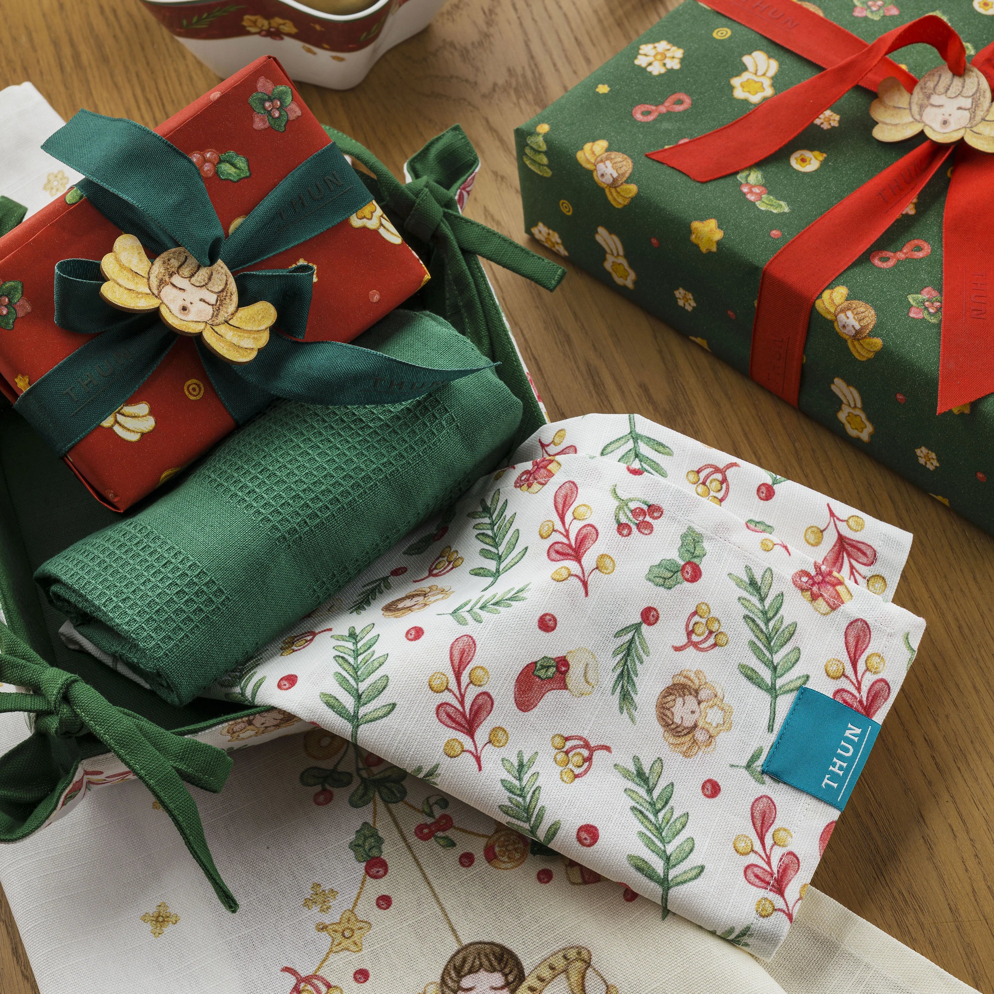Cestino con tre strofinacci collezione SORPRESE DI NATALE - Thun