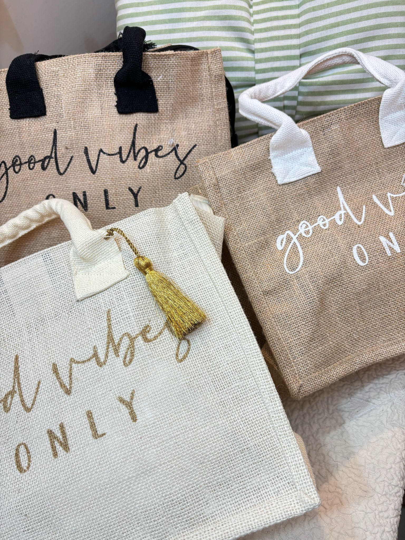 Borsetta collezione  GOOD VIBES ONLY
